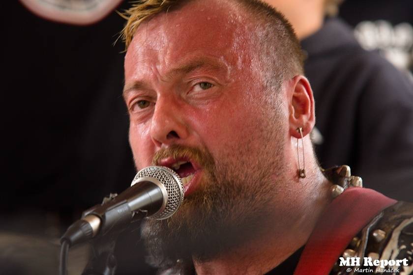 Plzní jezdila punková tramvaj: S.A.S. hráli pro nemocnou Kačenku