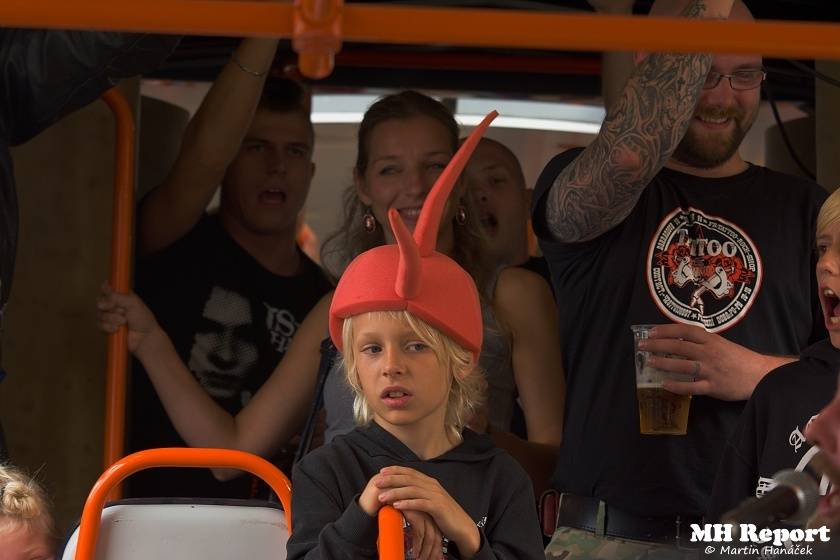 Plzní jezdila punková tramvaj: S.A.S. hráli pro nemocnou Kačenku