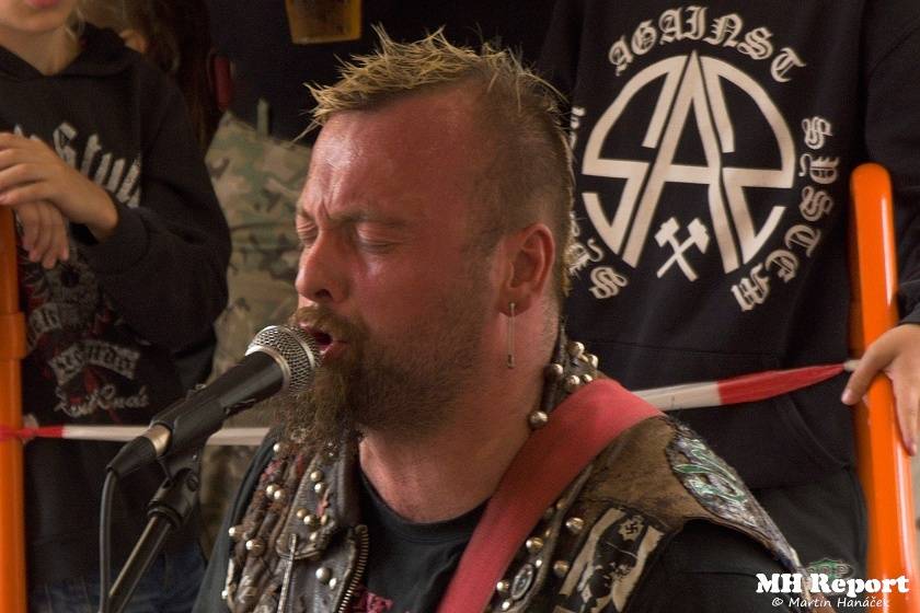 Plzní jezdila punková tramvaj: S.A.S. hráli pro nemocnou Kačenku