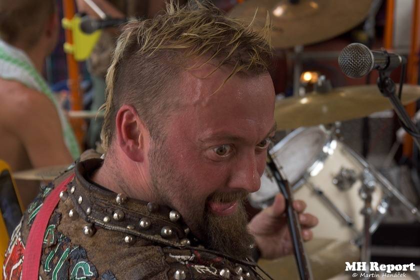 Plzní jezdila punková tramvaj: S.A.S. hráli pro nemocnou Kačenku