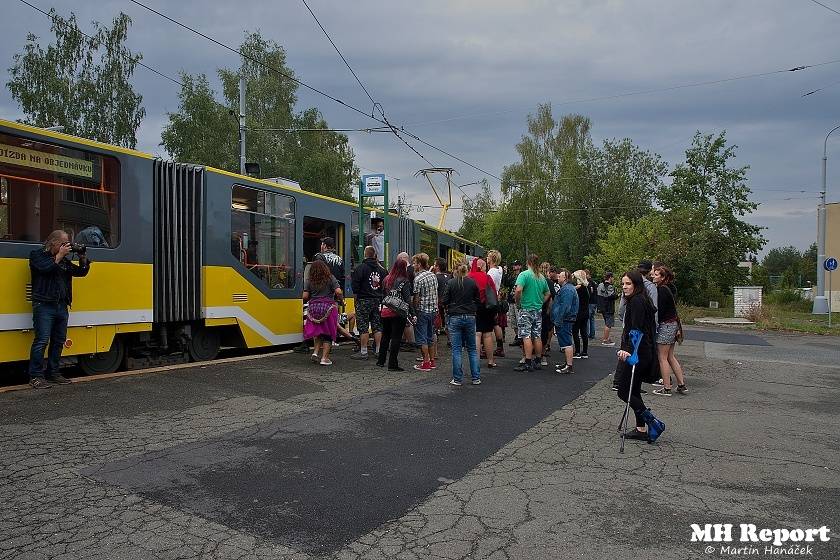 Plzní jezdila punková tramvaj: S.A.S. hráli pro nemocnou Kačenku