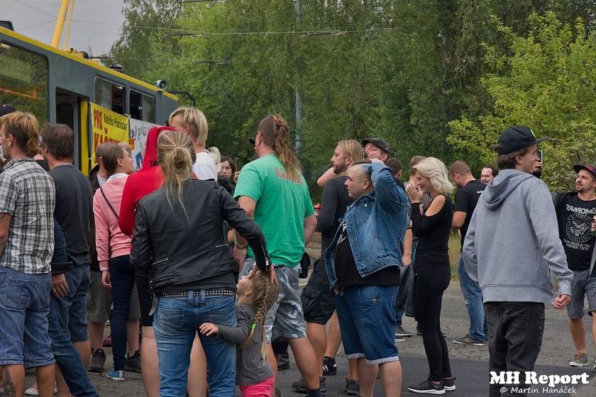 Plzní jezdila punková tramvaj: S.A.S. hráli pro nemocnou Kačenku