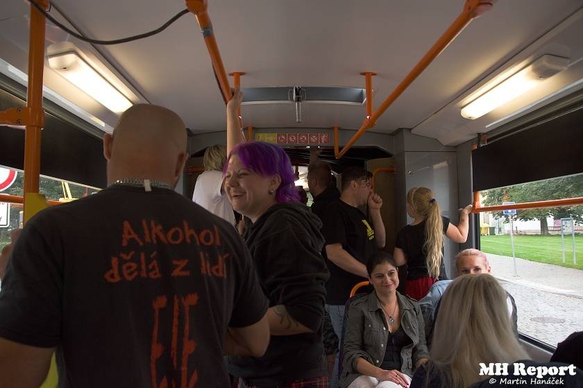 Plzní jezdila punková tramvaj: S.A.S. hráli pro nemocnou Kačenku