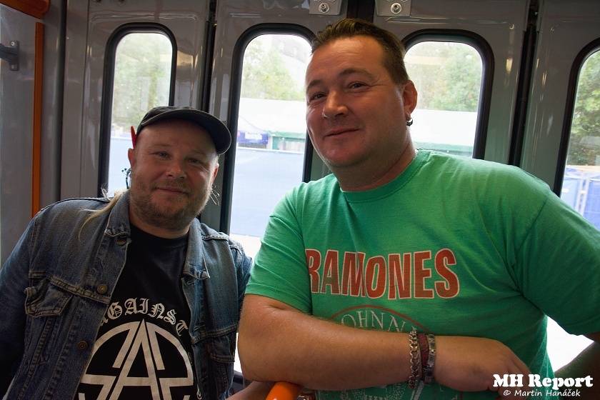 Plzní jezdila punková tramvaj: S.A.S. hráli pro nemocnou Kačenku