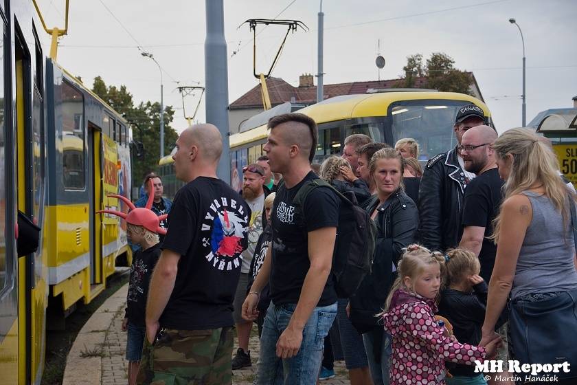 Plzní jezdila punková tramvaj: S.A.S. hráli pro nemocnou Kačenku