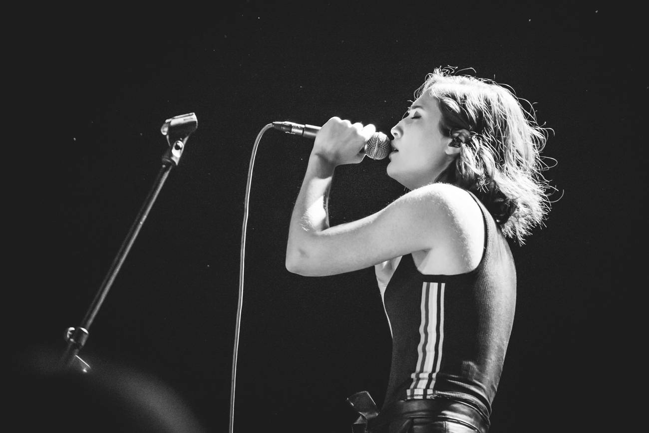 Alice Merton má za sebou pražskou premiéru. Vyprodanou Akropoli uchvátila