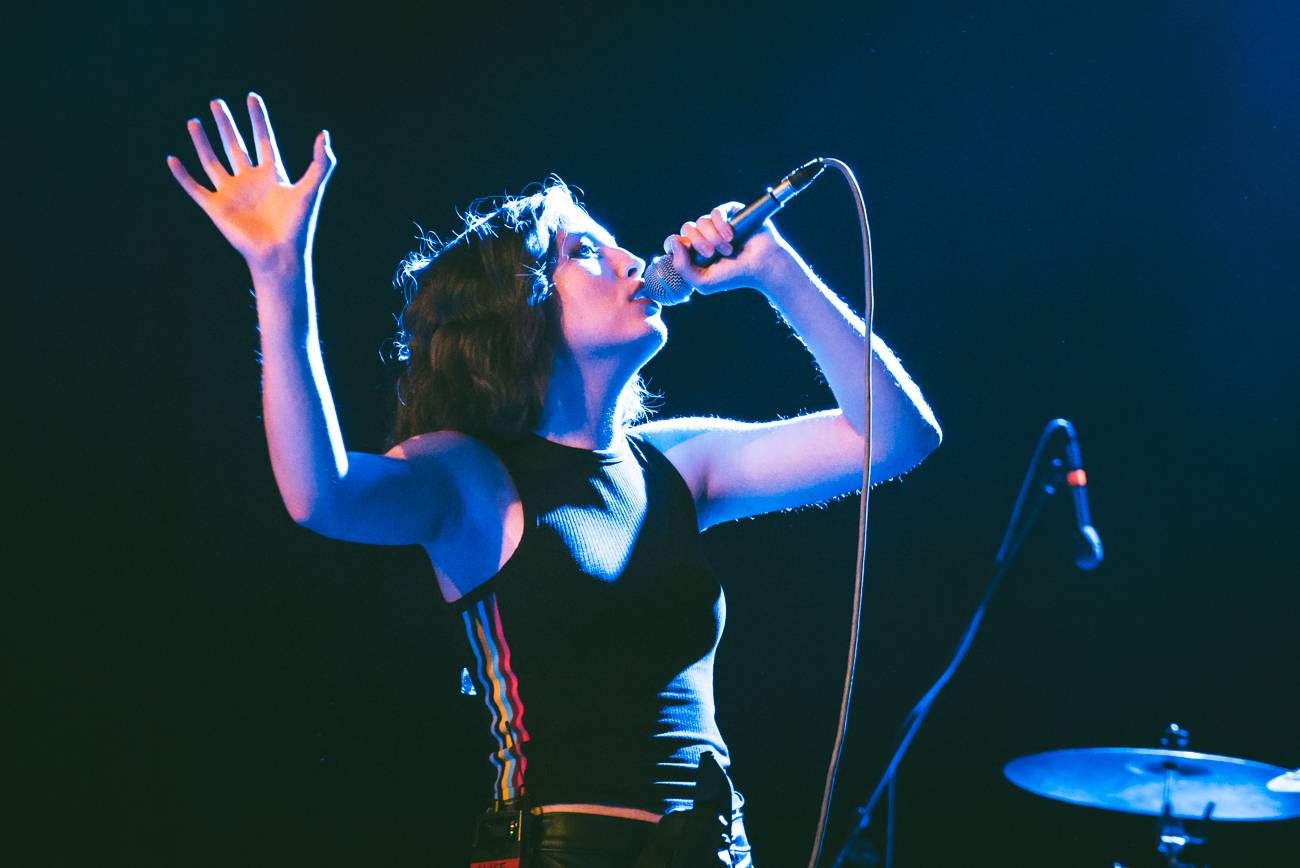 Alice Merton má za sebou pražskou premiéru. Vyprodanou Akropoli uchvátila