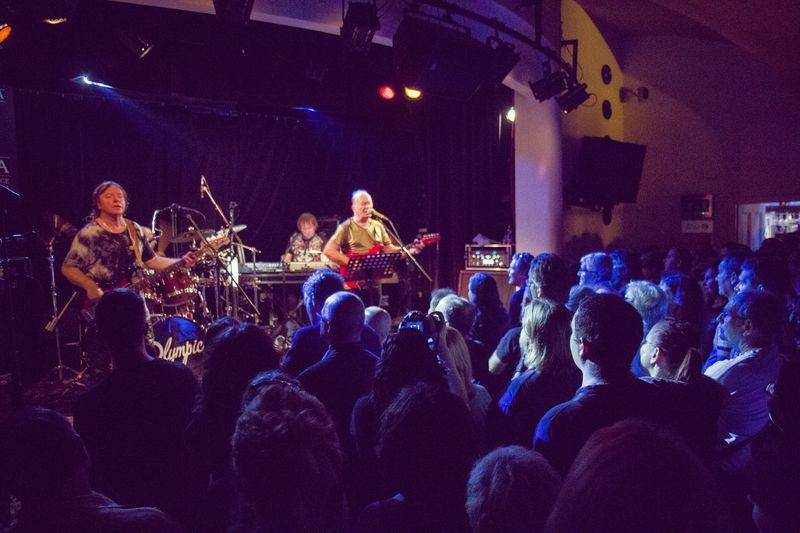 Olympic pokřtil nové album Trilobit. Malostranská beseda praskala ve švech