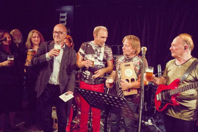 Olympic pokřtil nové album Trilobit. Malostranská beseda praskala ve švech