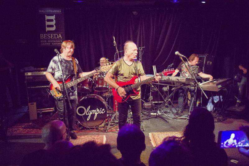 Olympic pokřtil nové album Trilobit. Malostranská beseda praskala ve švech