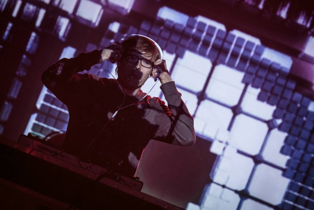 S architekty na jedné lodi: Dan Bárta s Illustratosphere a Mardoša zahráli na Cargo Gallery