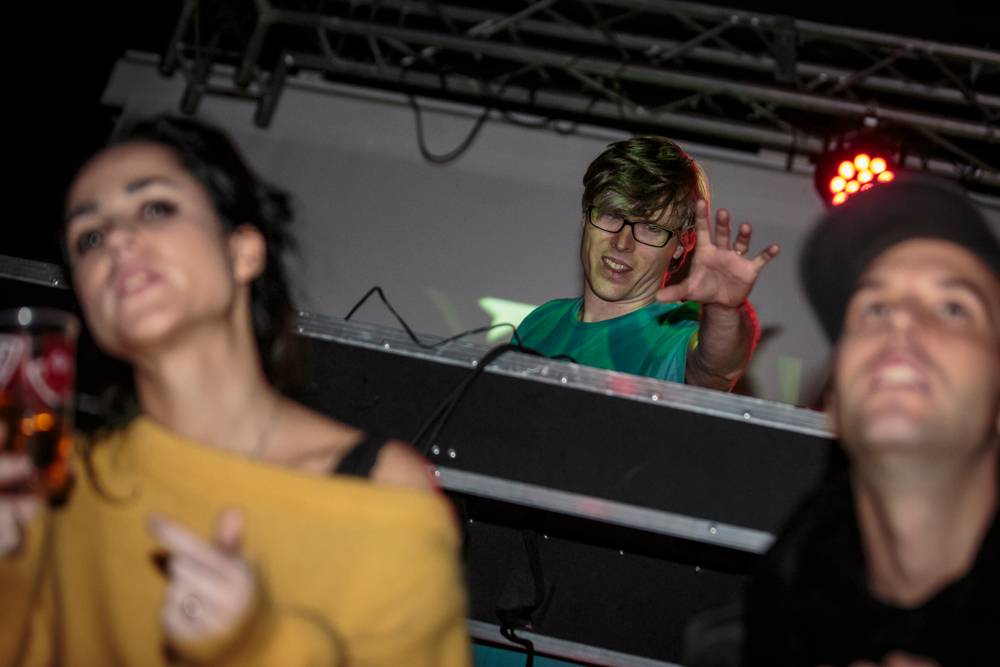 S architekty na jedné lodi: Dan Bárta s Illustratosphere a Mardoša zahráli na Cargo Gallery