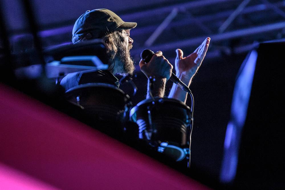 S architekty na jedné lodi: Dan Bárta s Illustratosphere a Mardoša zahráli na Cargo Gallery