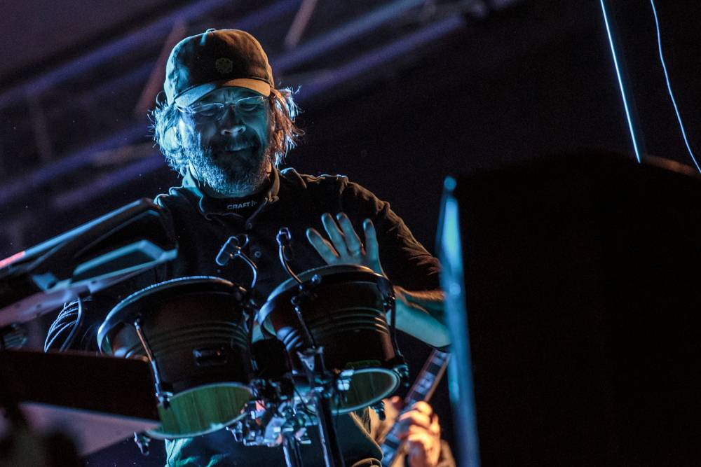 S architekty na jedné lodi: Dan Bárta s Illustratosphere a Mardoša zahráli na Cargo Gallery