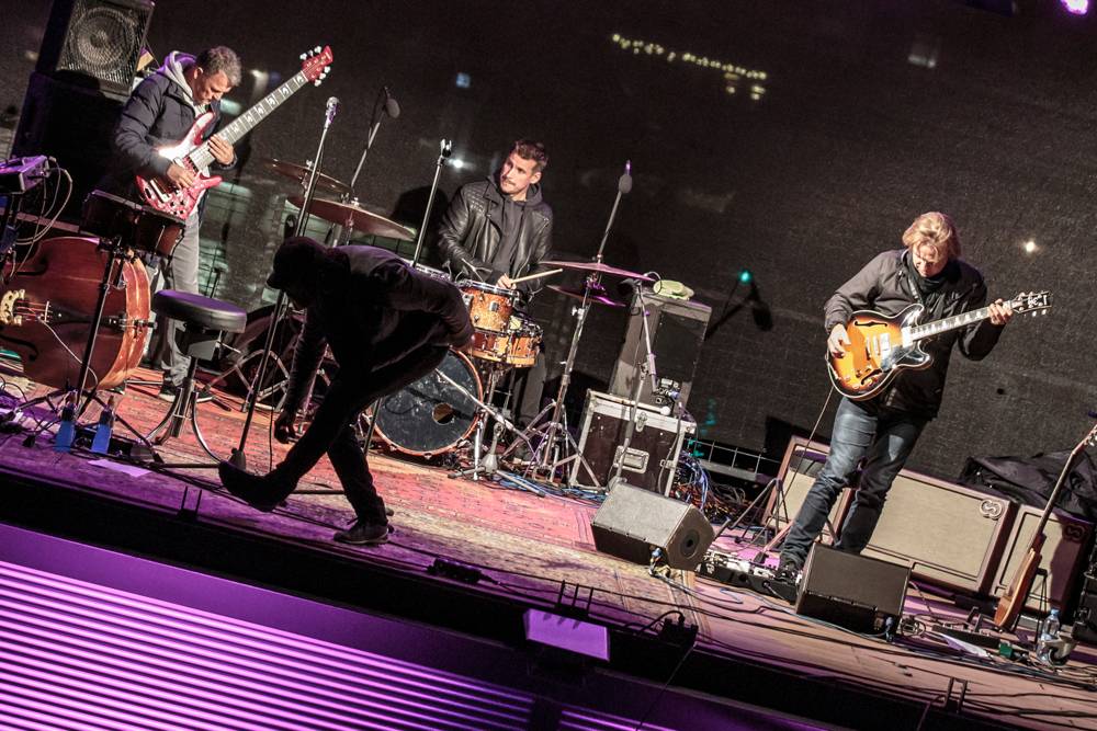 S architekty na jedné lodi: Dan Bárta s Illustratosphere a Mardoša zahráli na Cargo Gallery