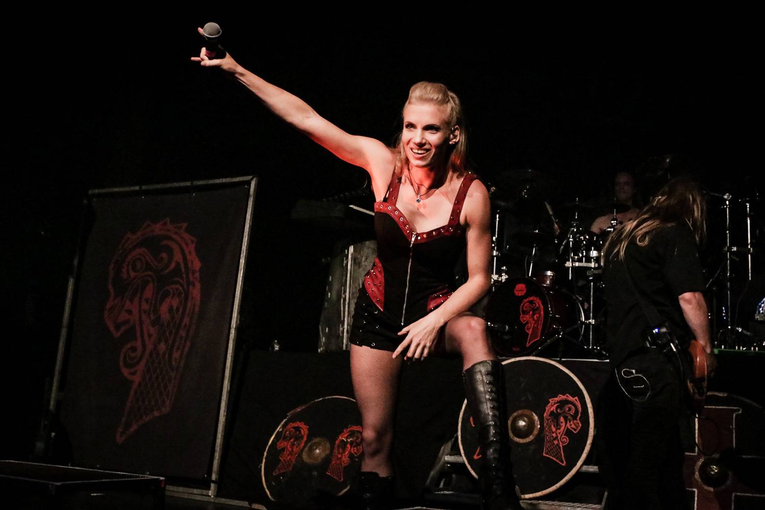 Metalová jízda v Praze: Kamelot a Leaves' Eyes se zastavili v Paláci Akropolis