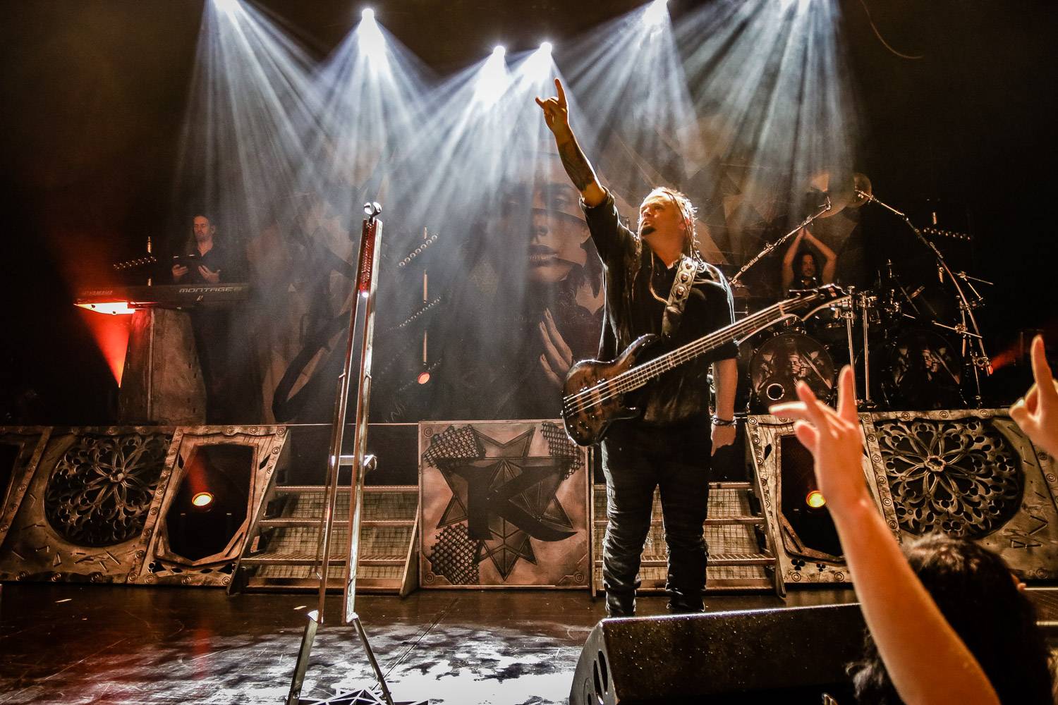 Metalová jízda v Praze: Kamelot a Leaves' Eyes se zastavili v Paláci Akropolis