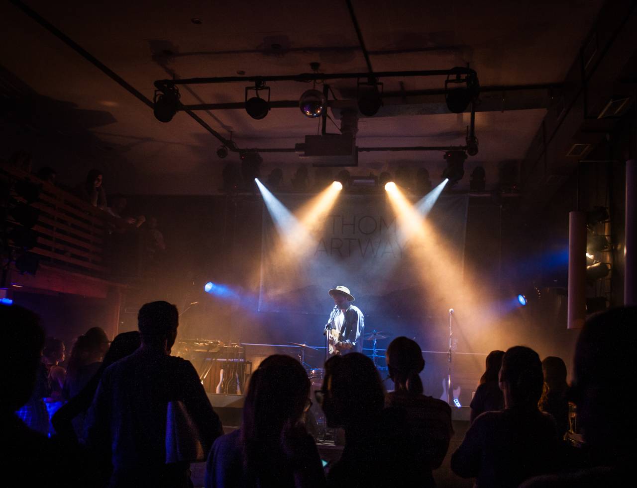 Thom Artway zazpíval v Plzni novinky z alba All I Know. Vyrazil i mezi diváky