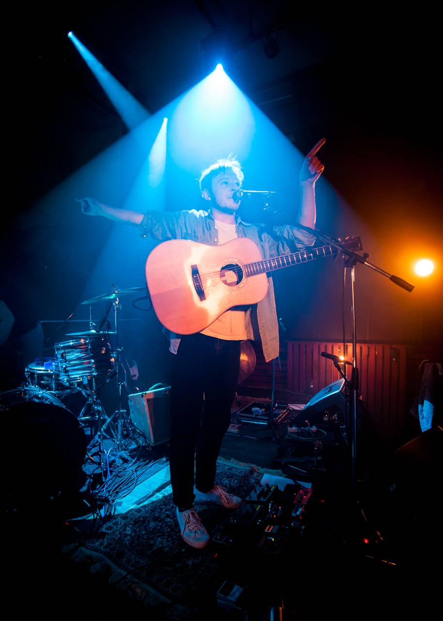 Thom Artway zazpíval v Plzni novinky z alba All I Know. Vyrazil i mezi diváky