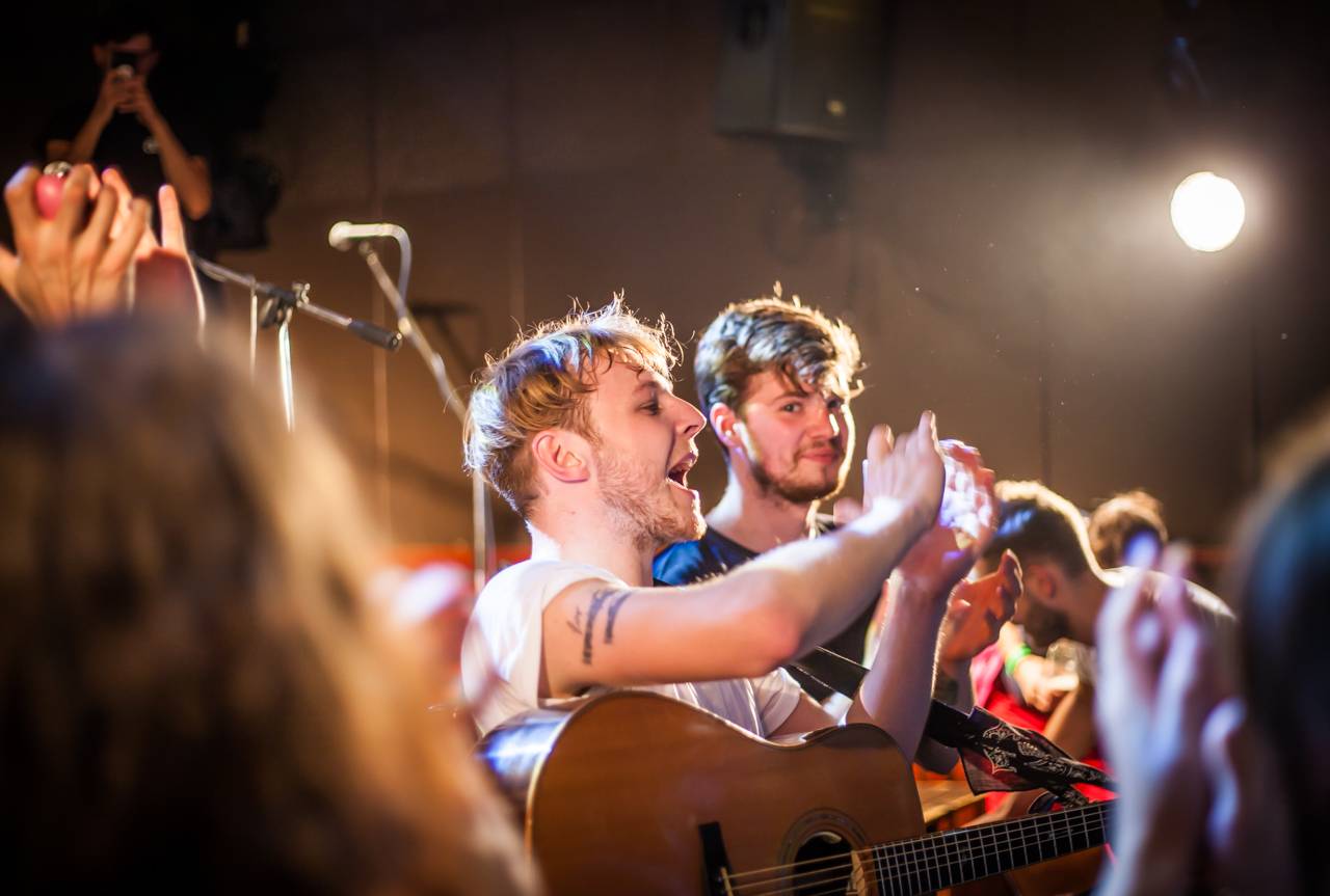 Thom Artway zazpíval v Plzni novinky z alba All I Know. Vyrazil i mezi diváky