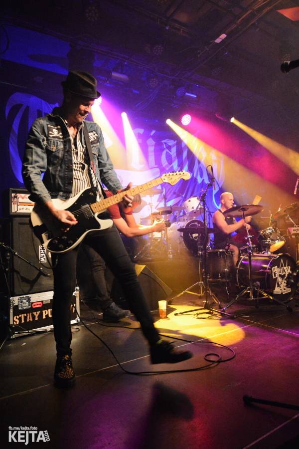 Králové punkového kabaretu The Adicts se vrátili do Prahy