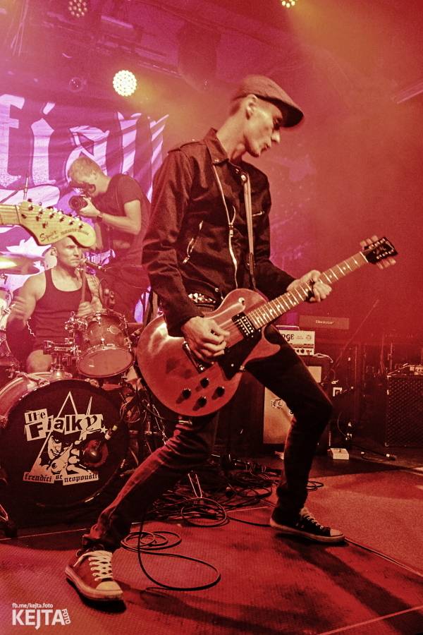 Králové punkového kabaretu The Adicts se vrátili do Prahy