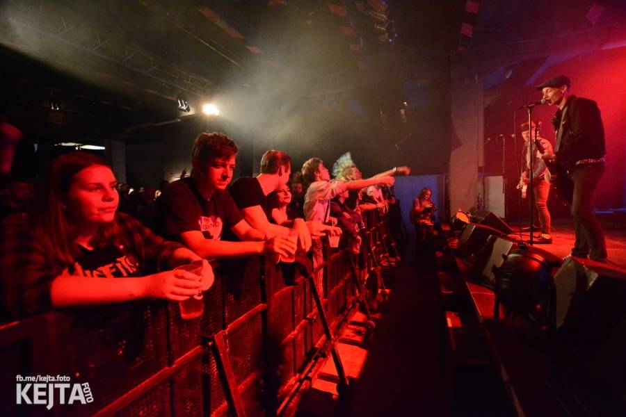 Králové punkového kabaretu The Adicts se vrátili do Prahy