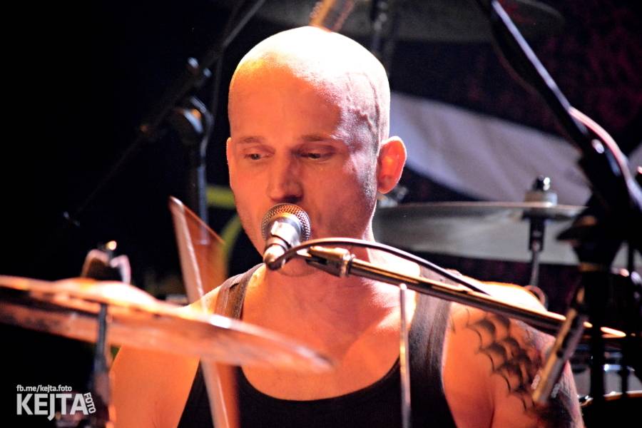 Králové punkového kabaretu The Adicts se vrátili do Prahy