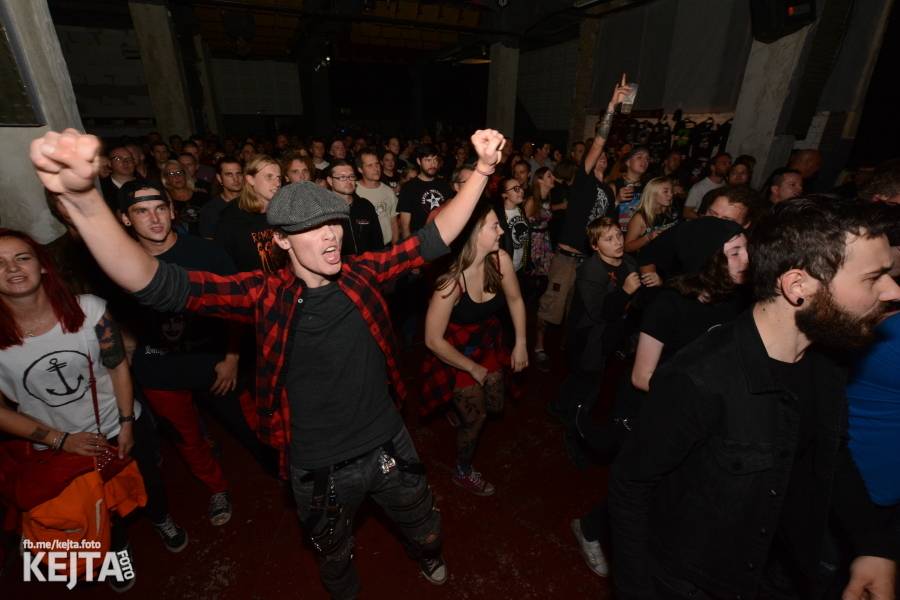 Králové punkového kabaretu The Adicts se vrátili do Prahy