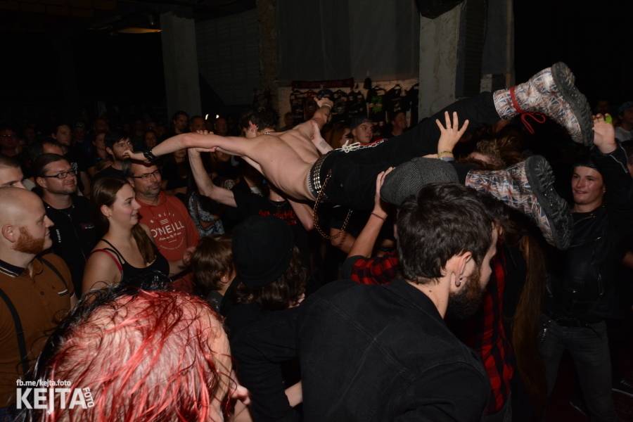 Králové punkového kabaretu The Adicts se vrátili do Prahy