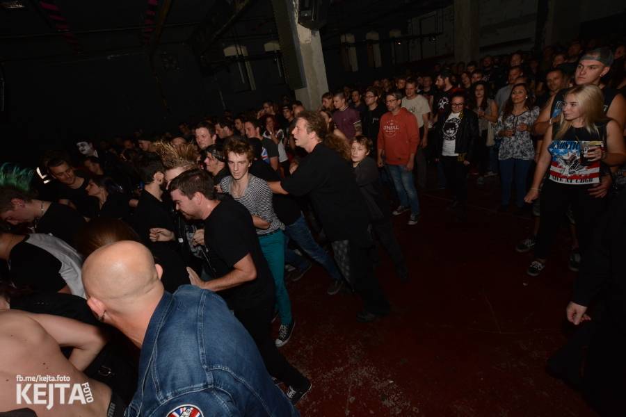 Králové punkového kabaretu The Adicts se vrátili do Prahy