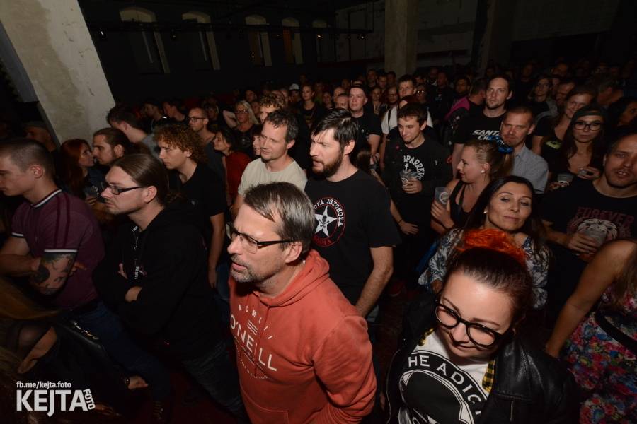 Králové punkového kabaretu The Adicts se vrátili do Prahy