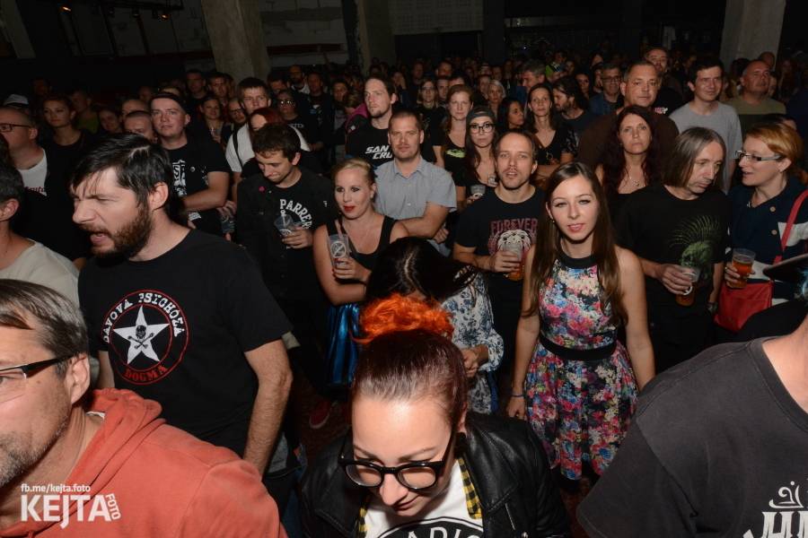 Králové punkového kabaretu The Adicts se vrátili do Prahy