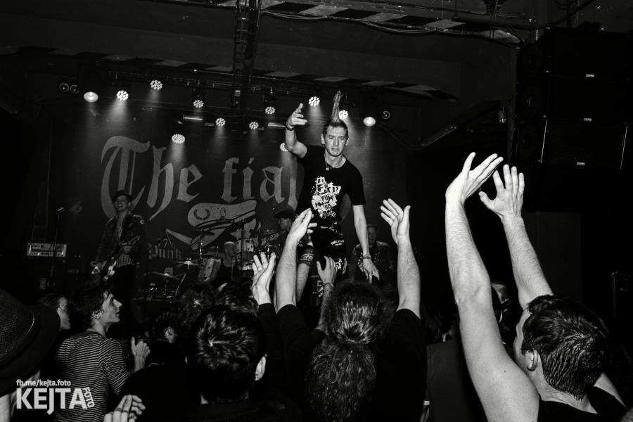 Králové punkového kabaretu The Adicts se vrátili do Prahy