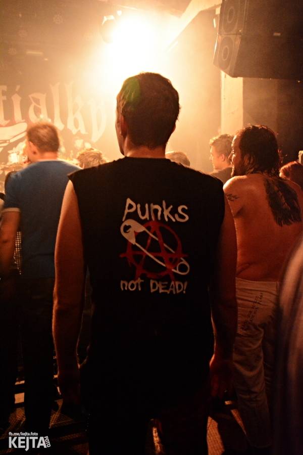 Králové punkového kabaretu The Adicts se vrátili do Prahy