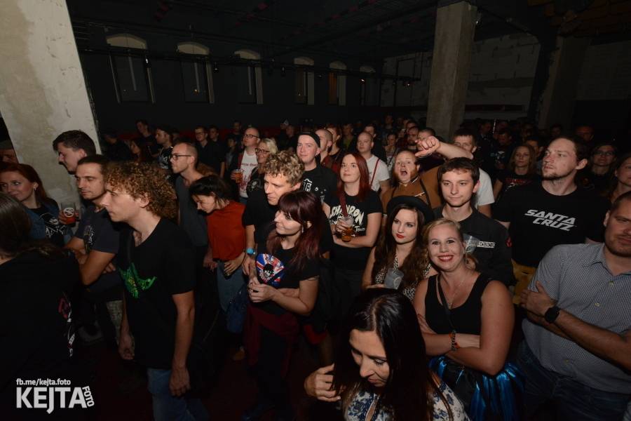 Králové punkového kabaretu The Adicts se vrátili do Prahy