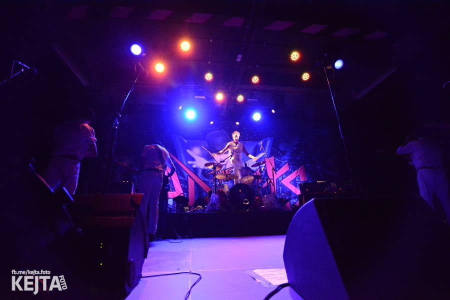 Králové punkového kabaretu The Adicts se vrátili do Prahy