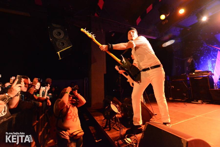 Králové punkového kabaretu The Adicts se vrátili do Prahy