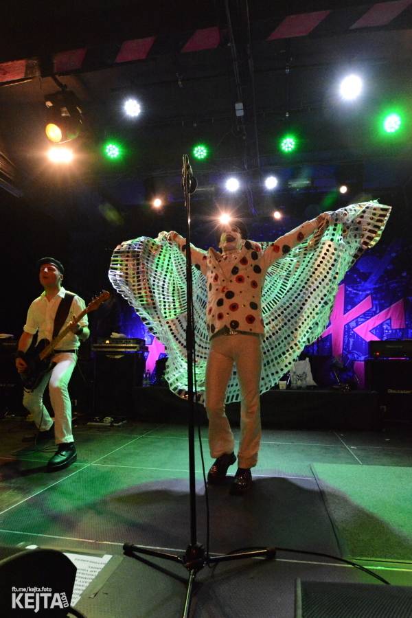 Králové punkového kabaretu The Adicts se vrátili do Prahy