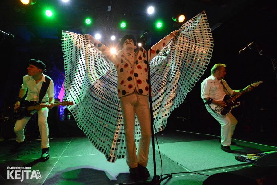 Králové punkového kabaretu The Adicts se vrátili do Prahy