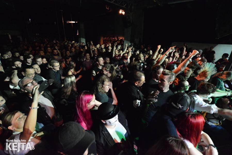 Králové punkového kabaretu The Adicts se vrátili do Prahy