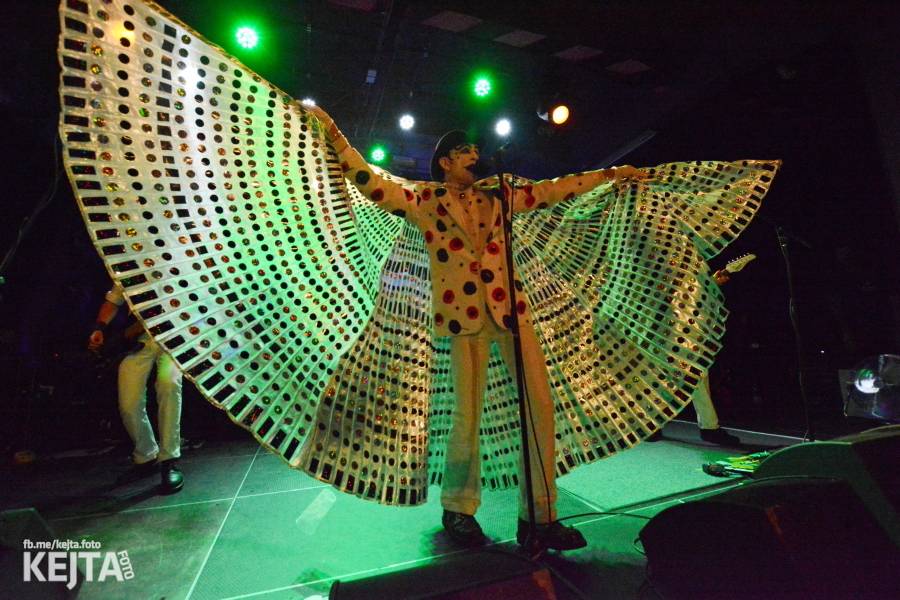 Králové punkového kabaretu The Adicts se vrátili do Prahy