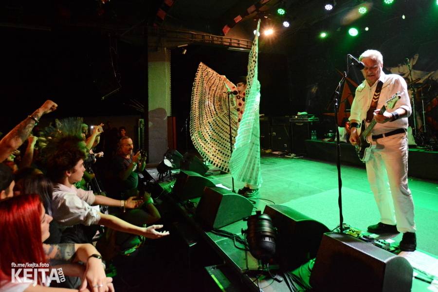 Králové punkového kabaretu The Adicts se vrátili do Prahy