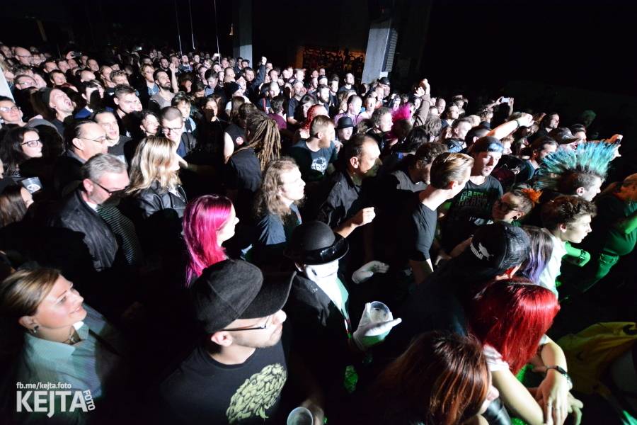 Králové punkového kabaretu The Adicts se vrátili do Prahy