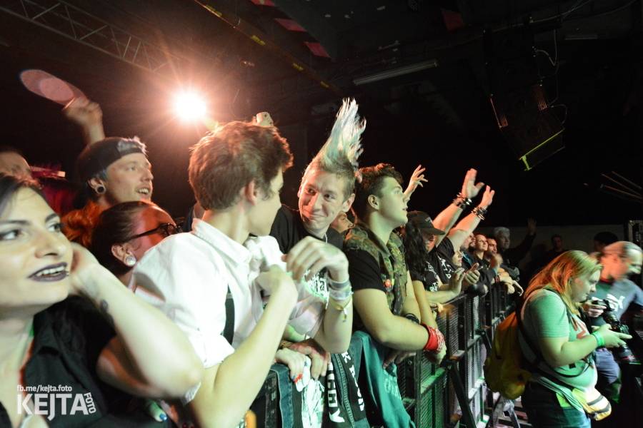 Králové punkového kabaretu The Adicts se vrátili do Prahy