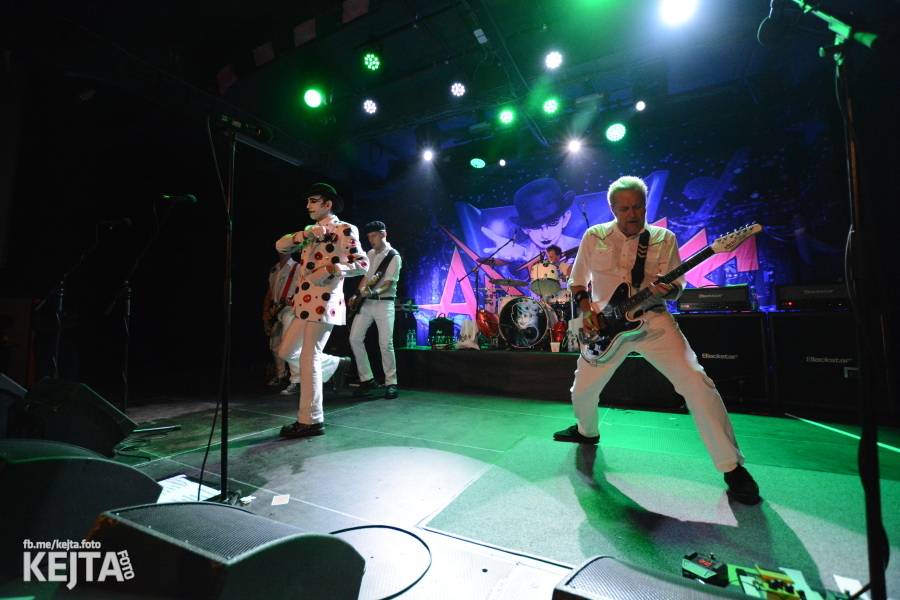 Králové punkového kabaretu The Adicts se vrátili do Prahy