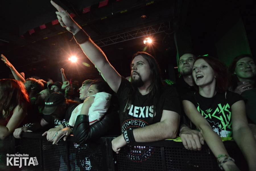 Králové punkového kabaretu The Adicts se vrátili do Prahy