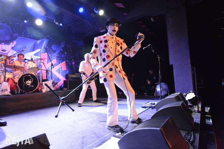 Králové punkového kabaretu The Adicts se vrátili do Prahy