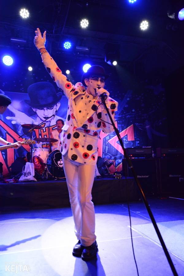 Králové punkového kabaretu The Adicts se vrátili do Prahy