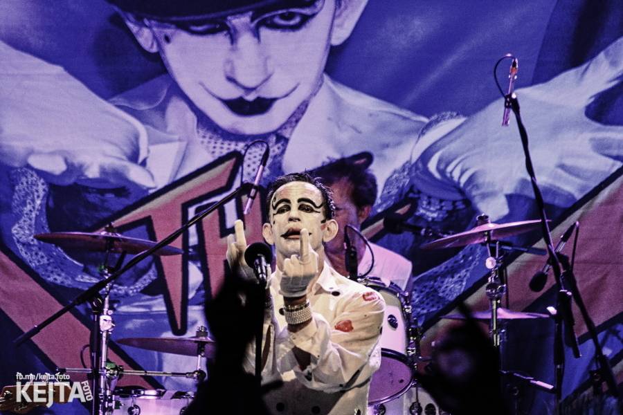 Králové punkového kabaretu The Adicts se vrátili do Prahy